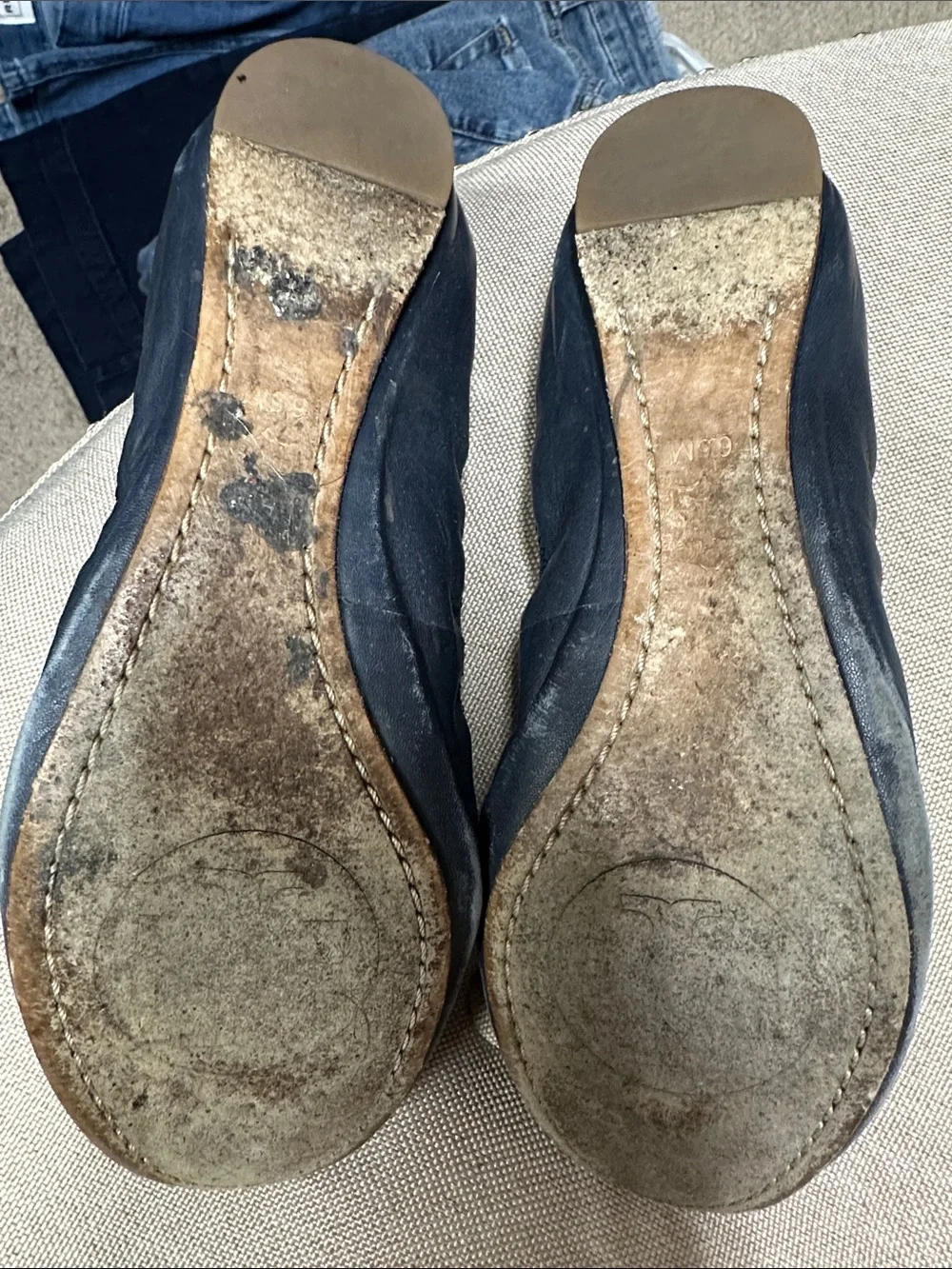 Tory Burch Navy blue Flats with Gold Logo Medallion size 6.5